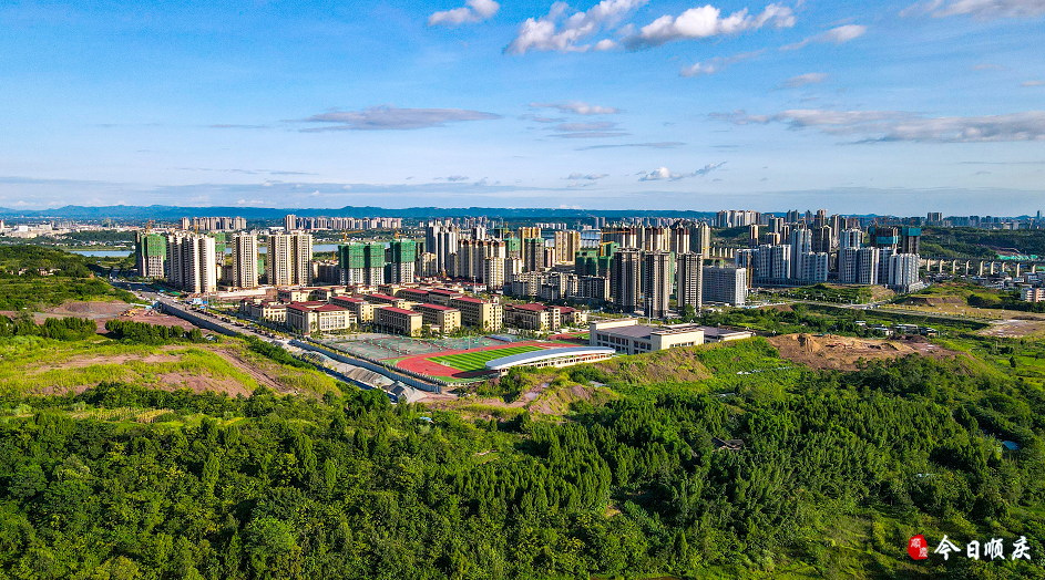 新城连接南北的交通干道,不仅拓展城市骨架,还完善了临江新区交通体系