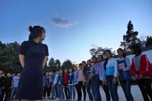 90后美女学霸康瑜:放弃保研和出国,教山里孩子用新视角看世界!