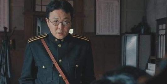 他是日本汉奸翻译官娶日本女人挣日本的钱7个字弄死两万日军