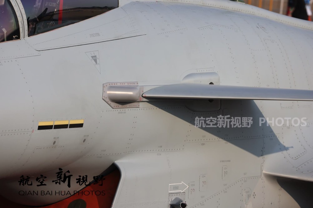 这两型战机都是成飞的产品,相比于f-16战斗机中后期型号蒙皮工艺基本