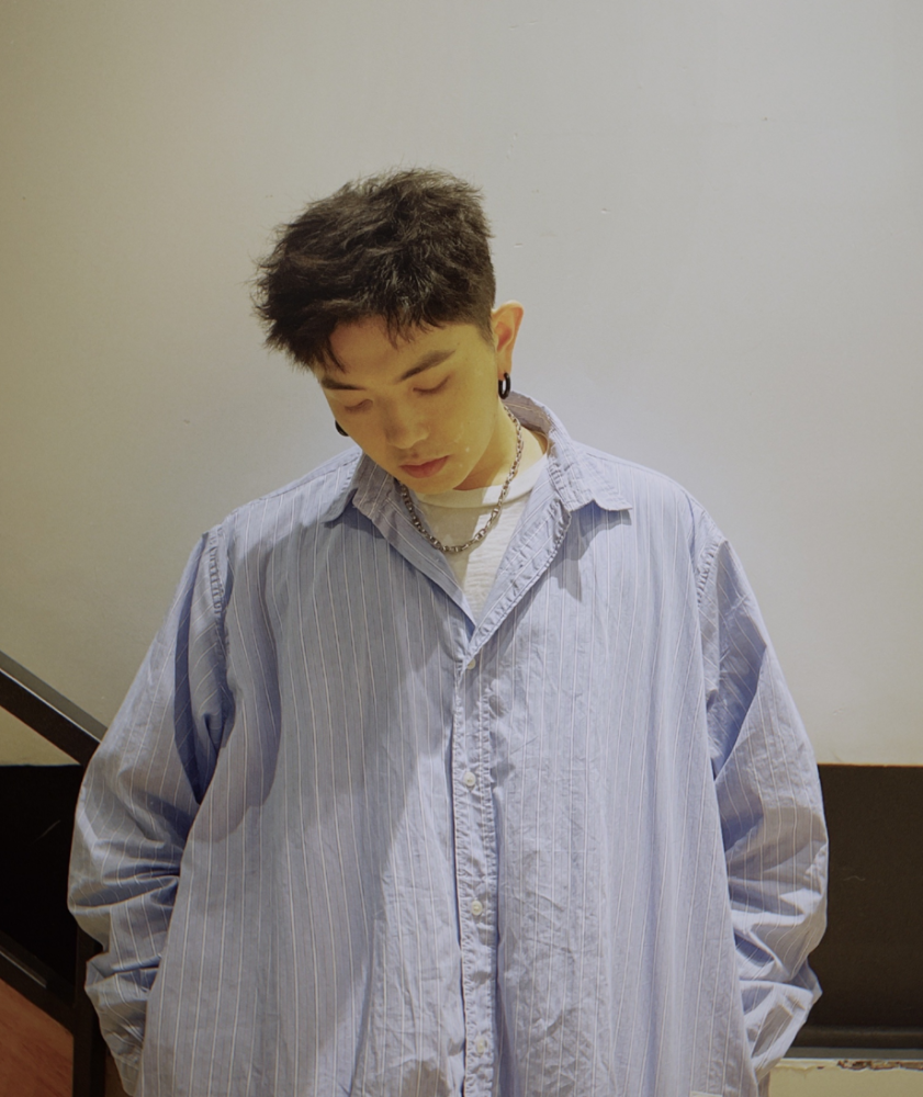 住在你家隔壁的音乐男孩颜人中,以他独特沙哑,超高辨识度的独特嗓音