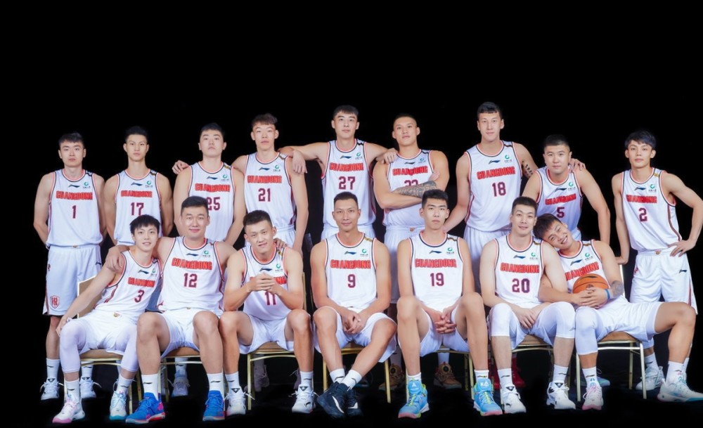 广东宏远男篮全家福