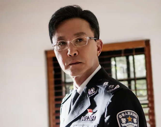 原来这几位明星出道前都当警察,最后一位还是警花