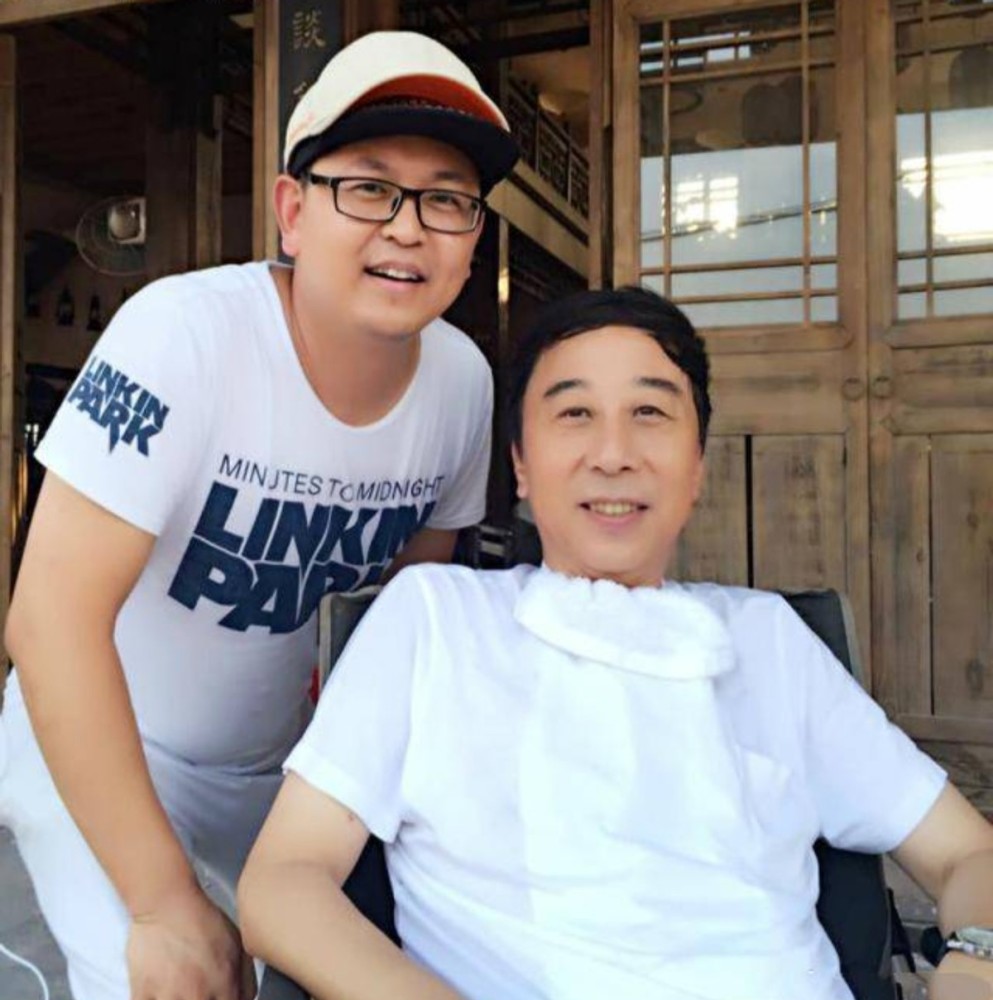也希望他和冯巩老师的师徒情谊长存,以后合作更多的好作品,在相声事业