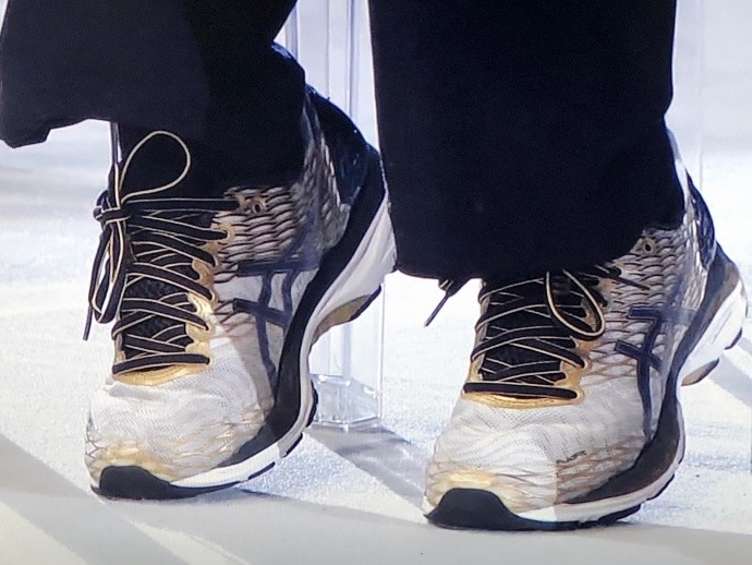 穿着运动鞋也能在冰面上滑冰羽生结弦是怎么做到的