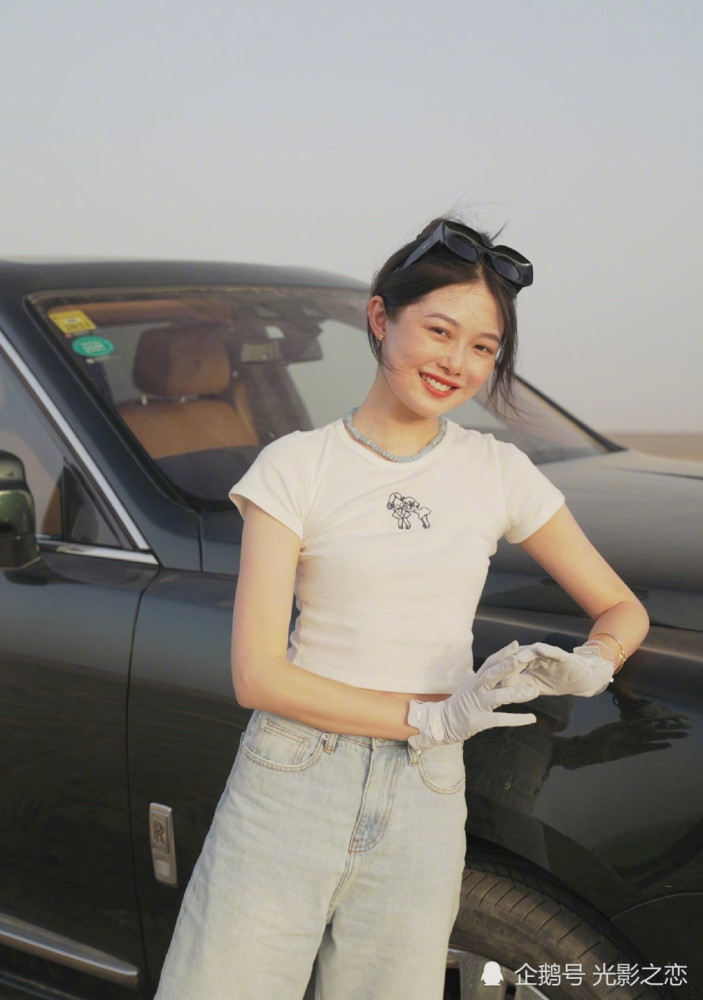劳斯莱斯下线争议视频舆论战持续女网红晚晚的成长历程让人感叹