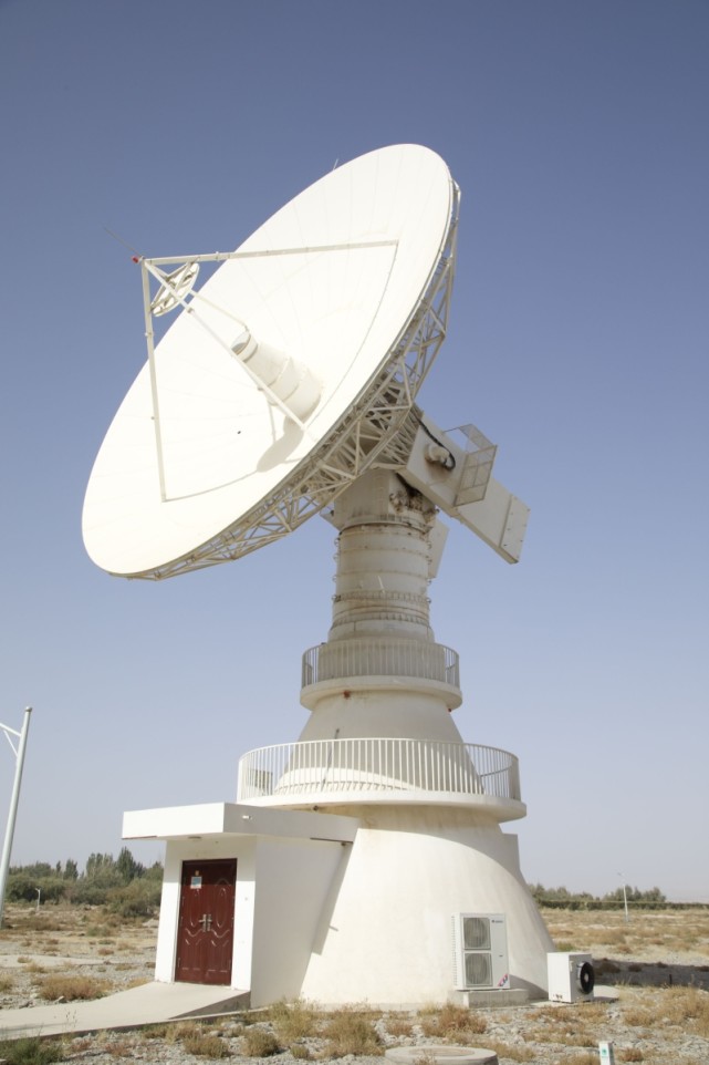 测控设备正在工作.