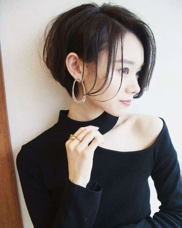 又酷又飒的日系潮短发时尚灵动又瘦脸