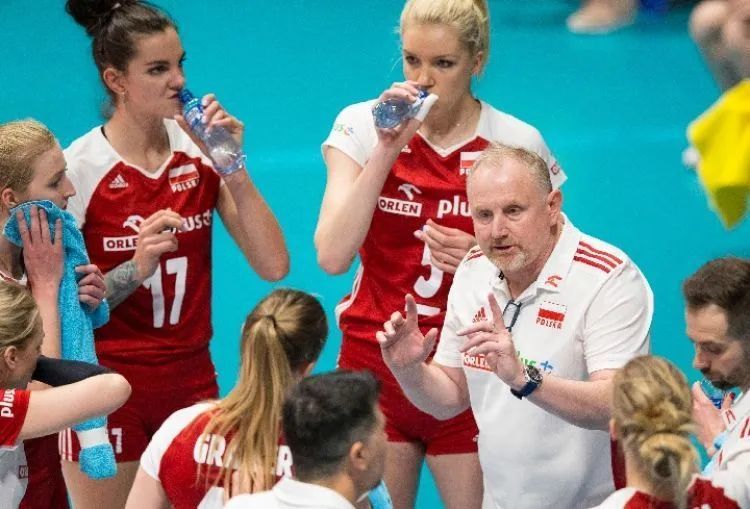 波兰女排主帅遭波兰排协终止合同