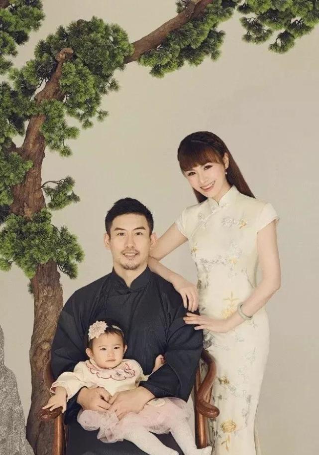 冻龄美女主播万蒂妮和同学兼邻居的帅哥老公要二胎了