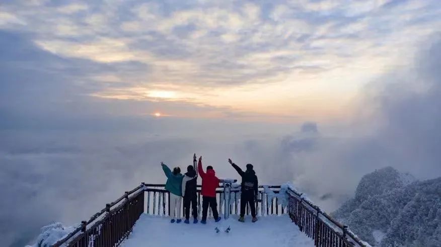 巴中光雾山迎来2021年秋季第一场雪!_腾讯新闻