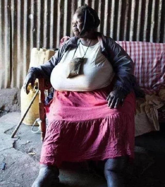 以胖为美?非洲部落"女神"150公斤,因情敌过多,丈夫寸步不离