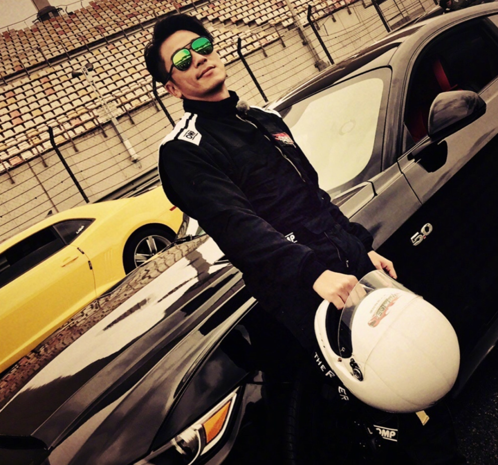 吴卓羲戴30万名表出席活动,被批高调爱炫富,网友:发财要立品