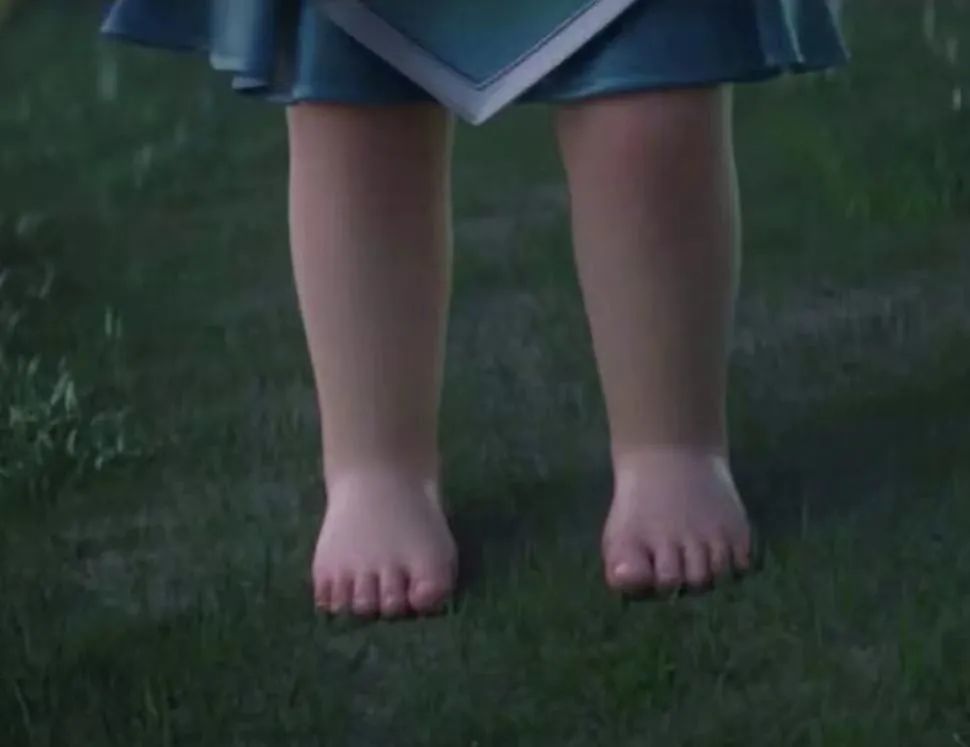 有一些小腿胖的姐妹是脚踝比较胖,小腿就跟蔡文姬似的.