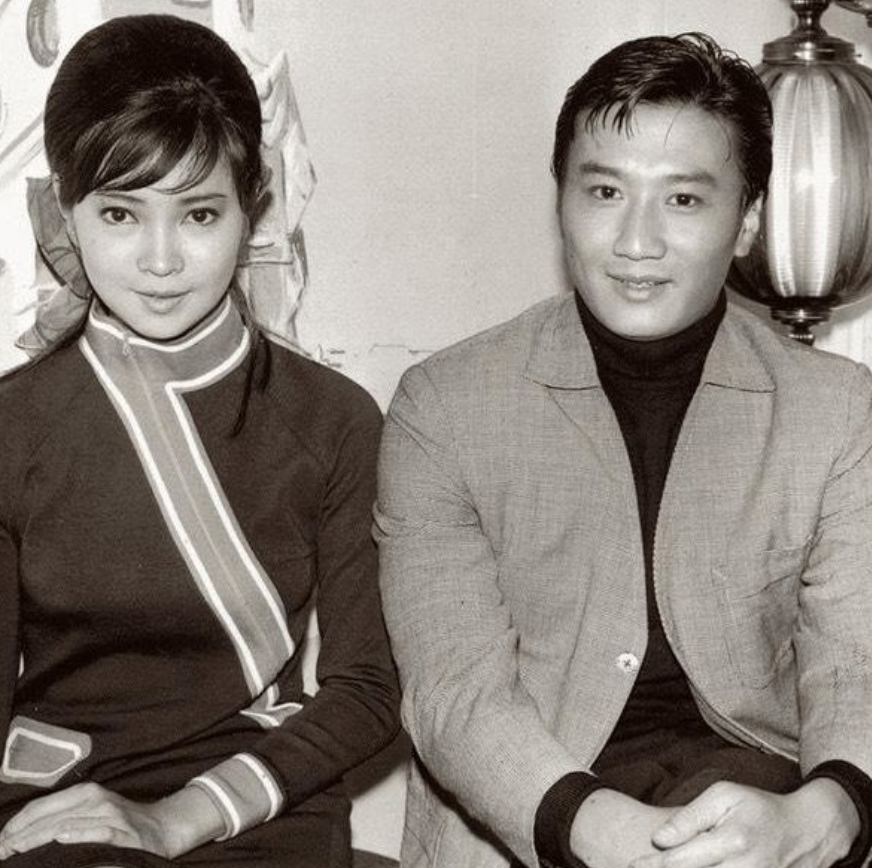 谢贤"花心史",离婚后抱着狄波拉开心地转圈,69岁还是喜欢小的