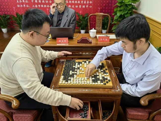 隋泽翔执黑243手3点胜马天放 经过猜先,决赛首局隋