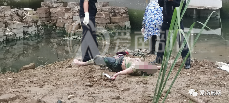 南充这个地方一排水沟内发现一具女性浮尸