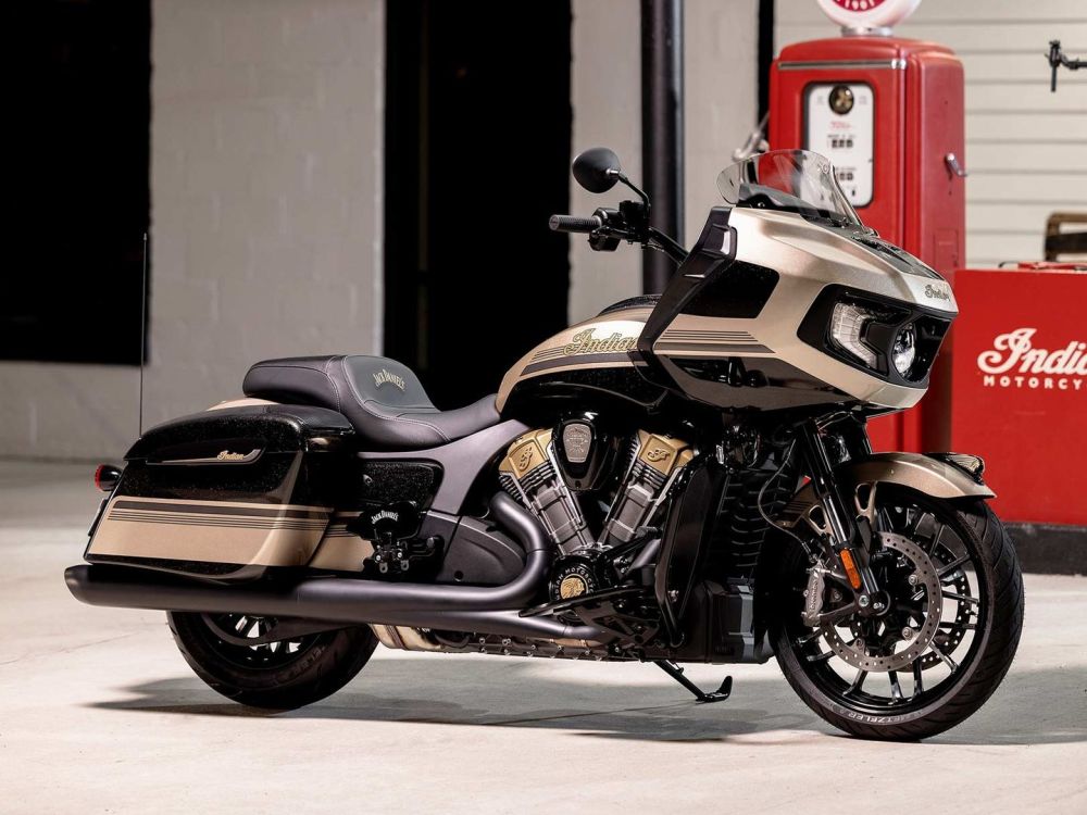 今年杰克丹尼尔的限量版自行车以印度挑战者模型为基础,一如既往地向