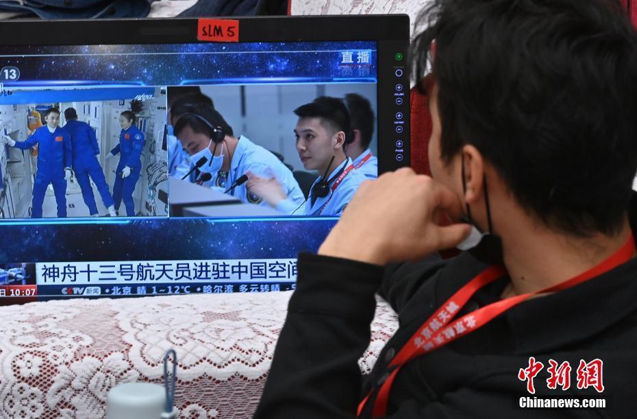 富先后进入天和核心舱,中国空间站迎来第二个飞行乘组和首位女航天员
