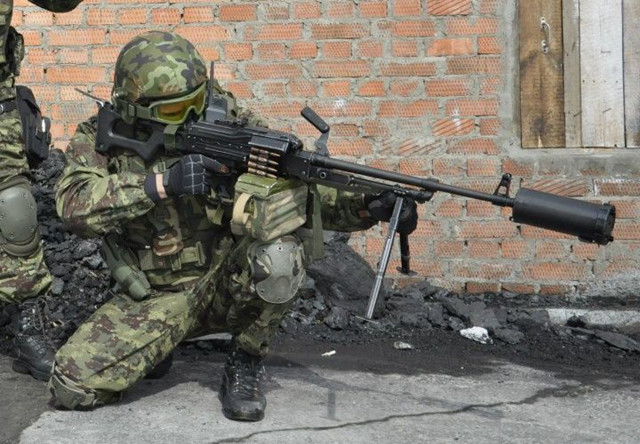 俄罗斯aek999通用机枪pkm轻机枪的升级版装备