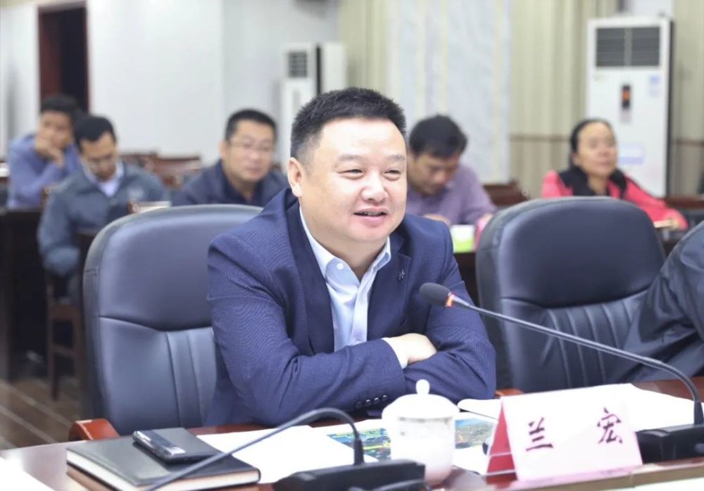 兰宏指出,做好脱贫攻坚与乡村振兴有效衔接是当前全县重点工作,会上所