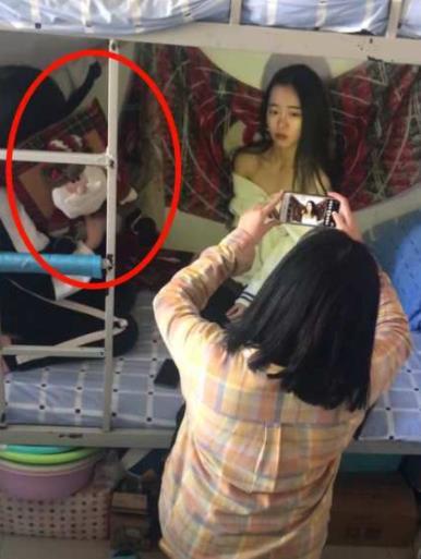 女大学生寝室自拍火了,堪称"国际大片",网友:这样的舍友羡慕_腾讯新闻