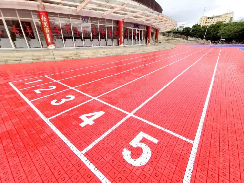 新面貌玉林市体育馆广场换装完毕22个免费球场等你来