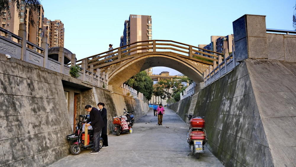 浐河东路黄昏扫街照片【严建设】