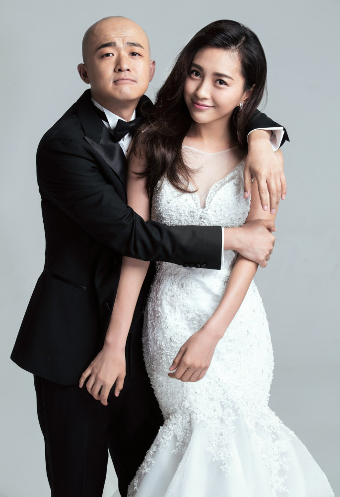 包贝尔说,我媳妇生孩子时,我妈跑进去是笑着的,岳母却眼角有泪