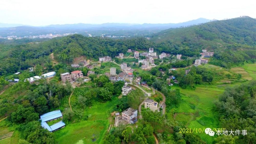 视频美丽的家乡2021年广西博白县那卜镇石茅村石岭胫下村坡热烈庆祝