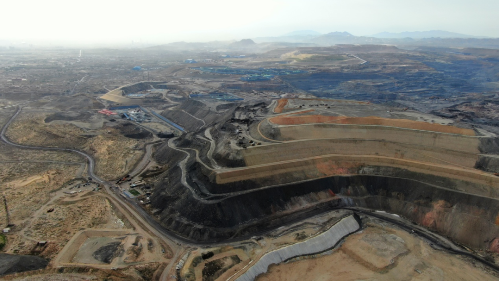 堆积而来产生的煤矸石等废料矿区渣山是煤矿开采过程中乌达区分局局长