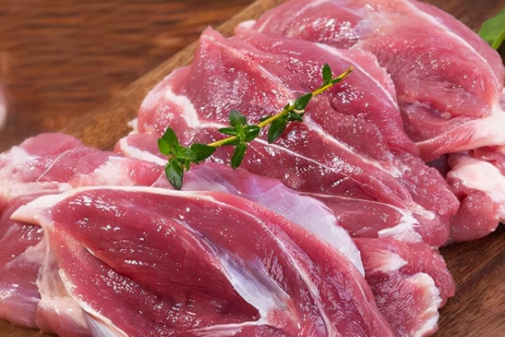 买猪肉时,聪明人专挑这4个部位!肉质好更鲜嫩,肉贩子直呼内行