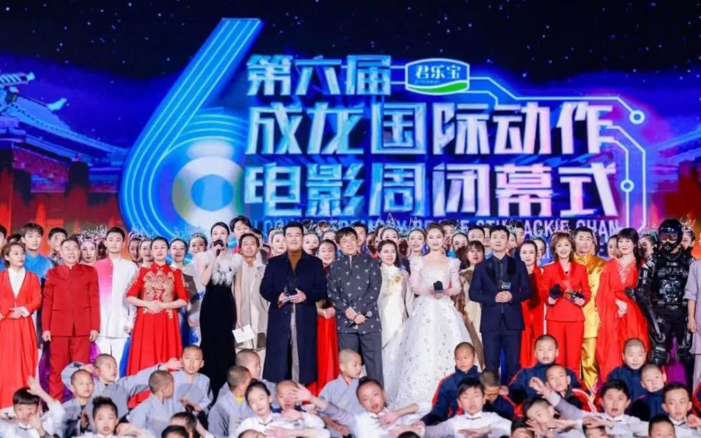 成龙经典电影排行_因与成龙闹不和,拍了一部电影讽刺成龙,没想到还成了经典