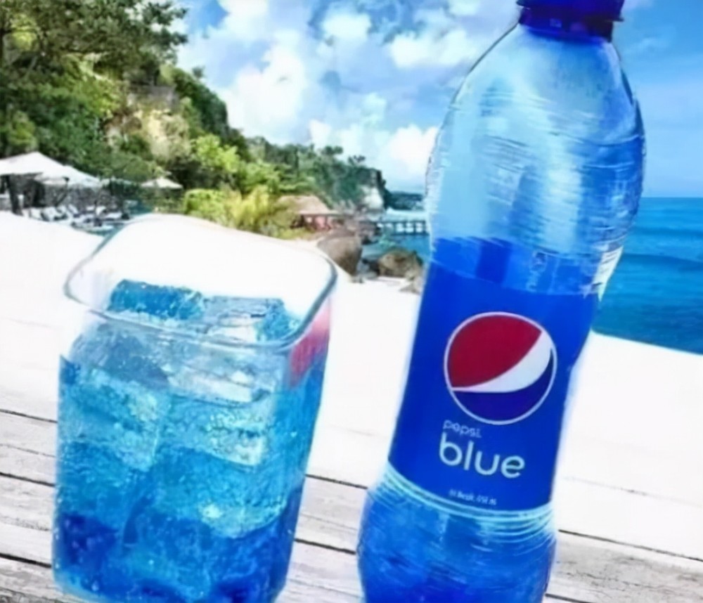 比如百事可乐和可口可乐,这两种最受大家的欢迎,但是大家喝过蓝色可乐