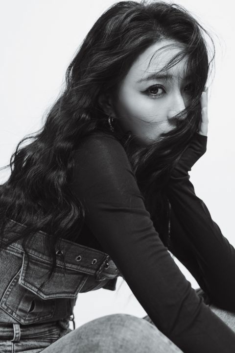 徐璐黑白酷帅大片释出 造型尽显飒爽干练