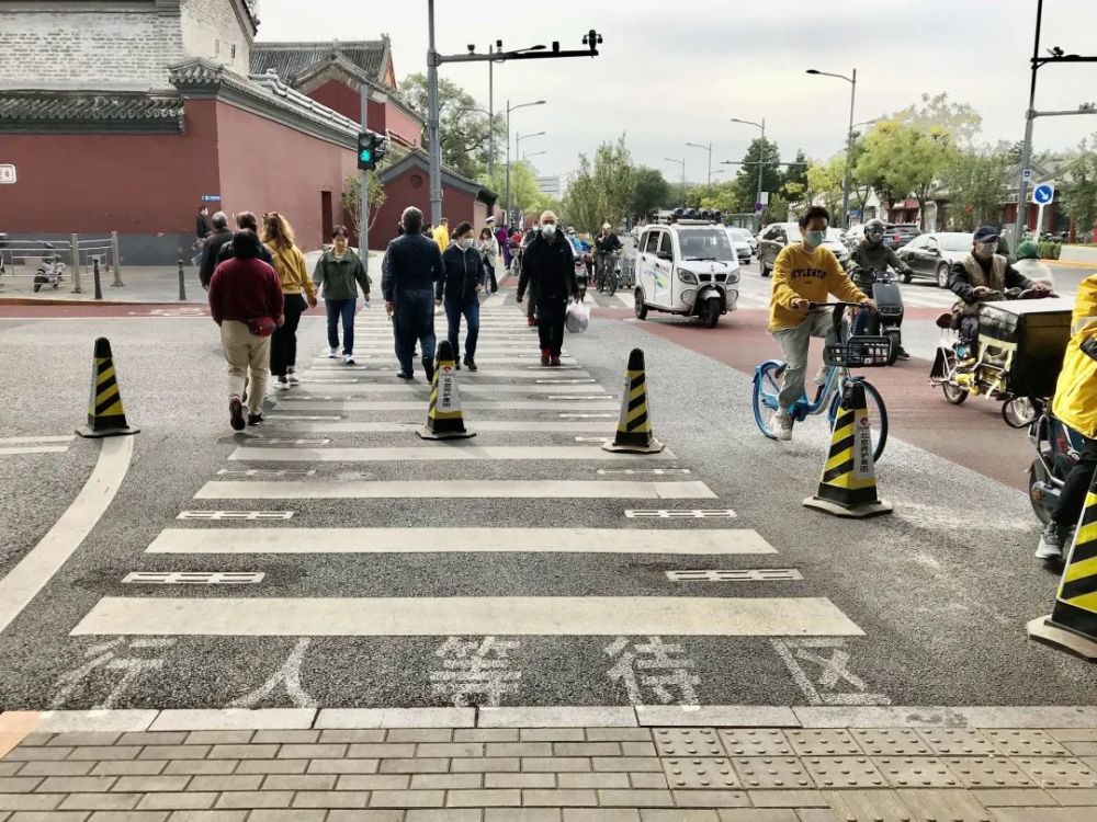 北轍南轅：念數字臺詞的黃渤暗指哪個演員？馮小剛在劇中注冊已有交代乒乓球數學問題