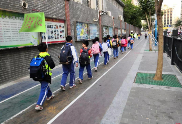 学生因"名字好听"走红,看来家长很用心,第一个有韩国明星感觉