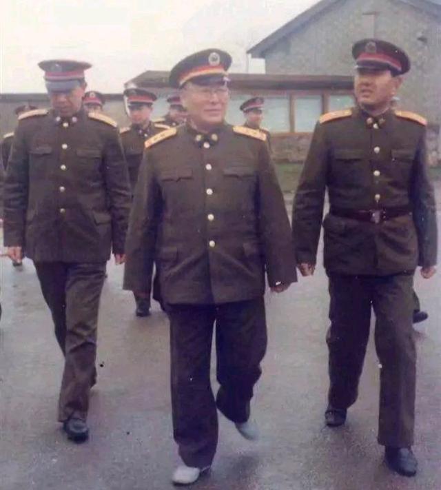 2013年9月10日5时35分,原南京军区司令员固辉同志逝世在中国江苏南京