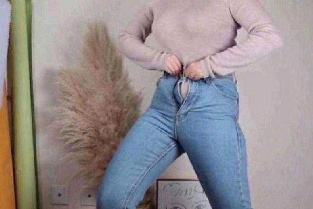 穿上冬装那像白熊一样的背影扣不上扣子的裤子圆润的腰身鉴于日益肥胖