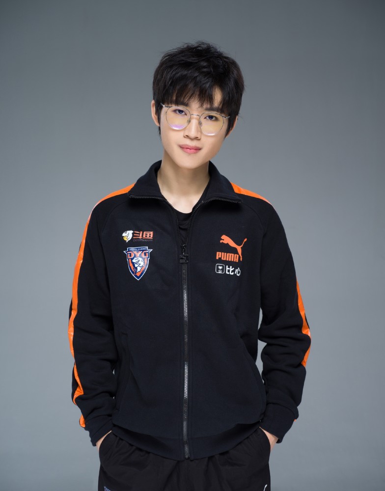 久诚转辅助,都比猫神打得好!大乔不会玩,鲁班大师反向大招,观众笑了