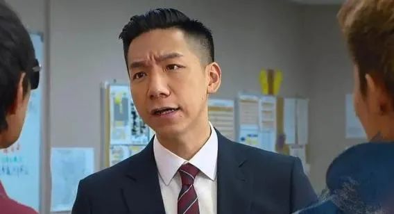 离婚一年公布新恋情!tvb资深男主播大晒与新欢甜蜜照:及时行乐