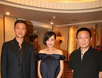 此外,曾经在《还珠格格》中饰演塞娅公主一角的张恒也与张黎传出过