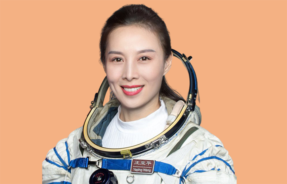 美上天的王亚平汶川救过灾奥运降过雨两次飞过天的最亮女星