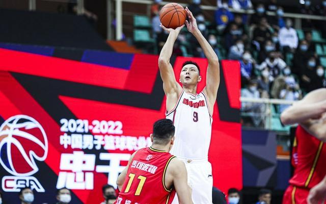 cba 广东大胜深圳，汤杰被杜峰指着骂！