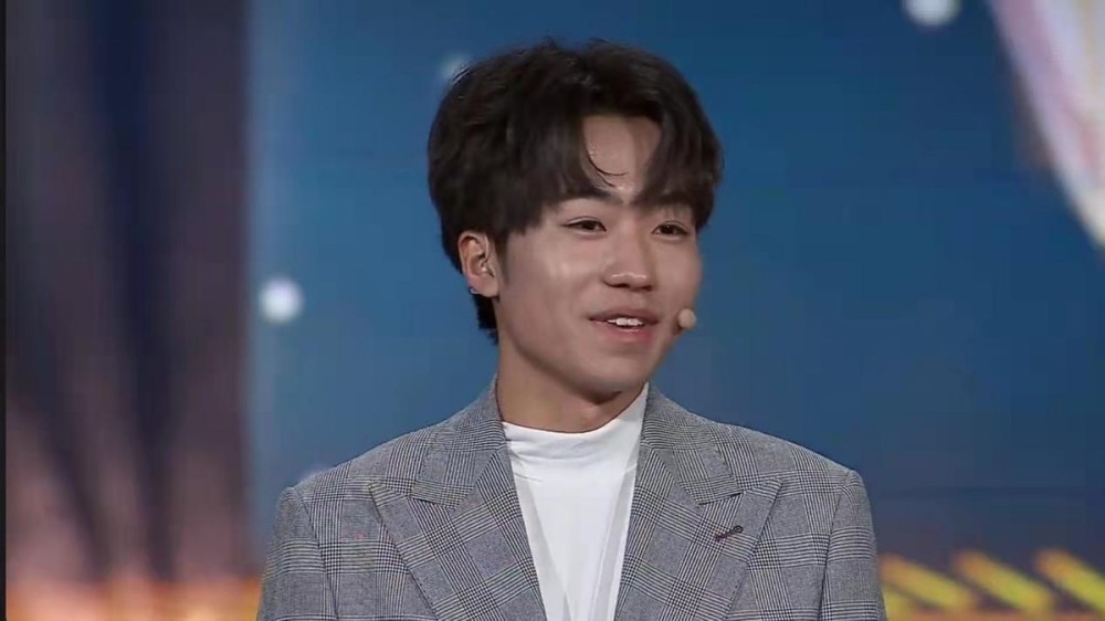 快手星光大赏颁奖典礼来了现场上演solo赛王小贱对战小龙落败