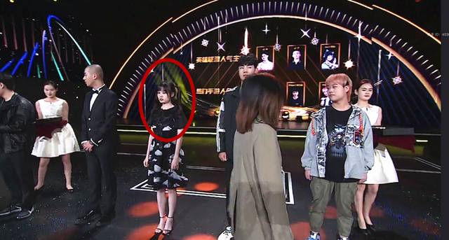 ks星光大赏活动火热开启嗨氏现身笑容灿烂火线妹身高暴露