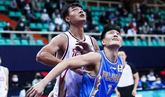 nba 首秀25分12板3断！18岁小将真横，下个进NBA的中国人？