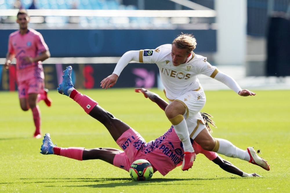 特鲁瓦 1-0大冷，保级队大爆发，39％控球仍赢，法甲3冠王仅抵抗了3分钟