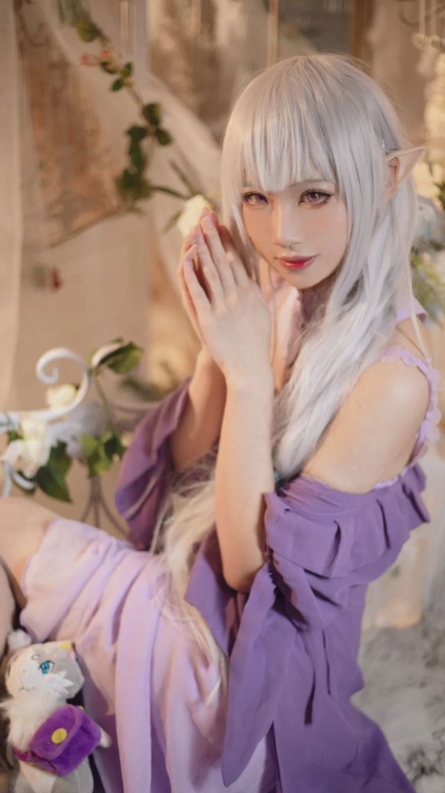 cos:艾米莉亚紫色睡裙cos正片@风东东
