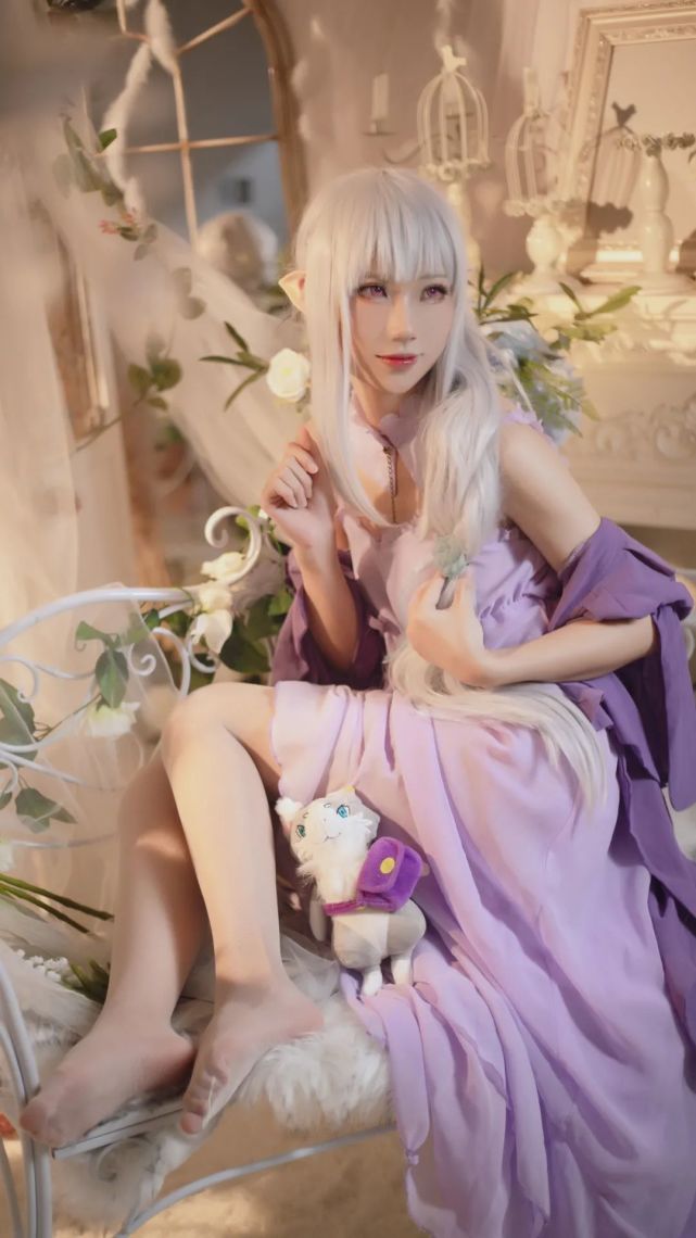 cos:艾米莉亚紫色睡裙cos正片@风东东